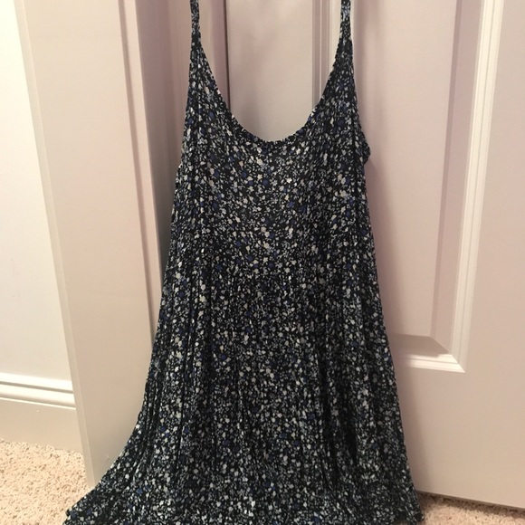 Don’t Ask Why dress by American Eagle - Picture 2 of 6
